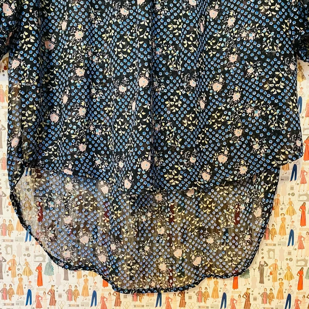 Floral Mossimo blouse 🖤 - Picture 3 of 6